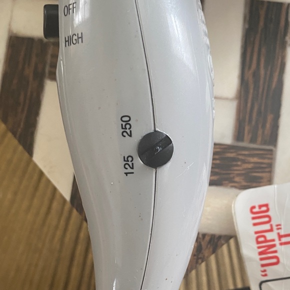 VIDAL SASSOON 1600W MINI TRAVEL HAIR DRYER W DUAL VOLTAGE - Picture 4 of 8